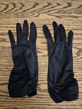 Vintage Canadian Classic Black Gloves - Elegant Evening Accessory